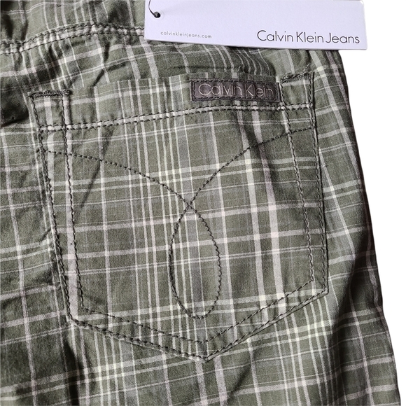 Calvin Klein Jeans green plaid khaki shorts - Picture 4 of 12